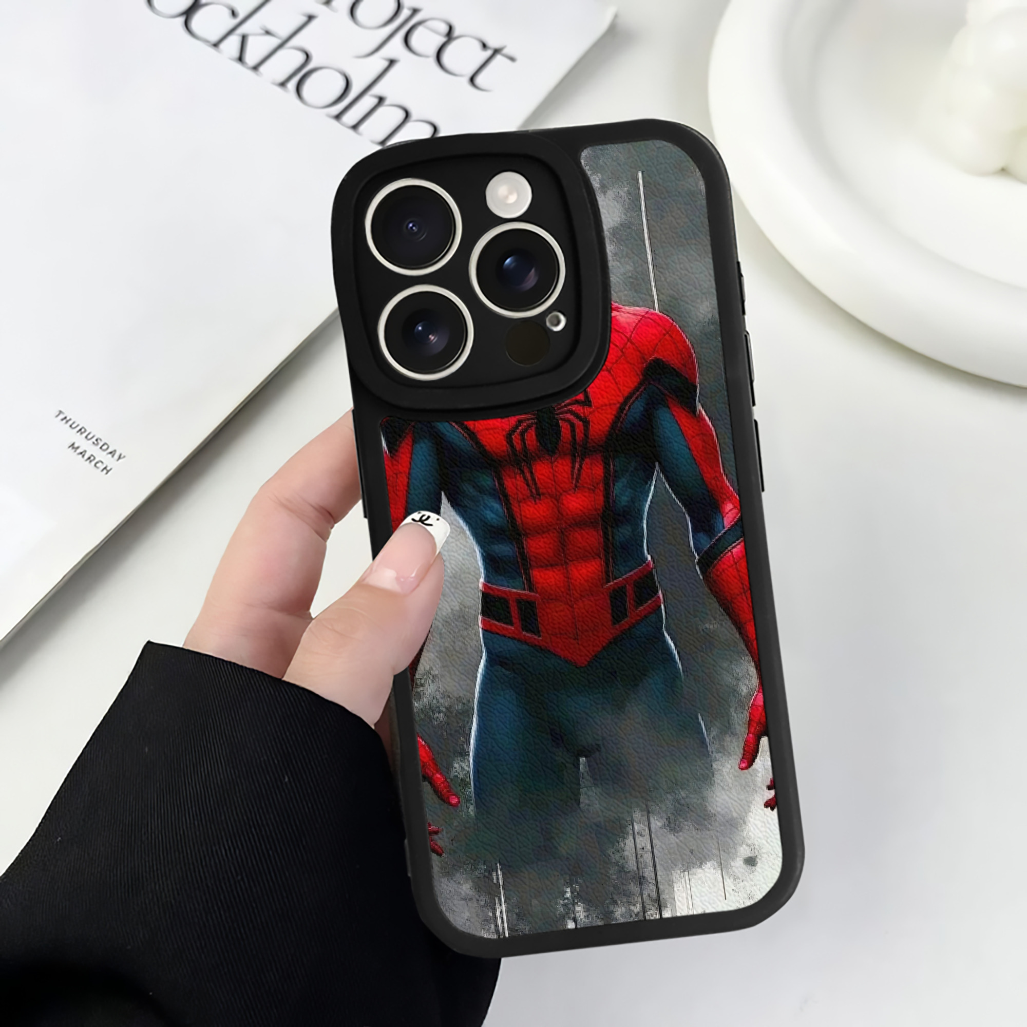 Spider Man スパイダーマン 【iPhone 16シリーズ対応】シリコンスマホケース（レザー調） 材質：シリコン